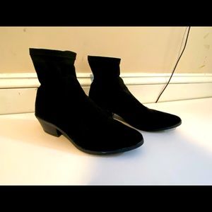 Universal thread black booties